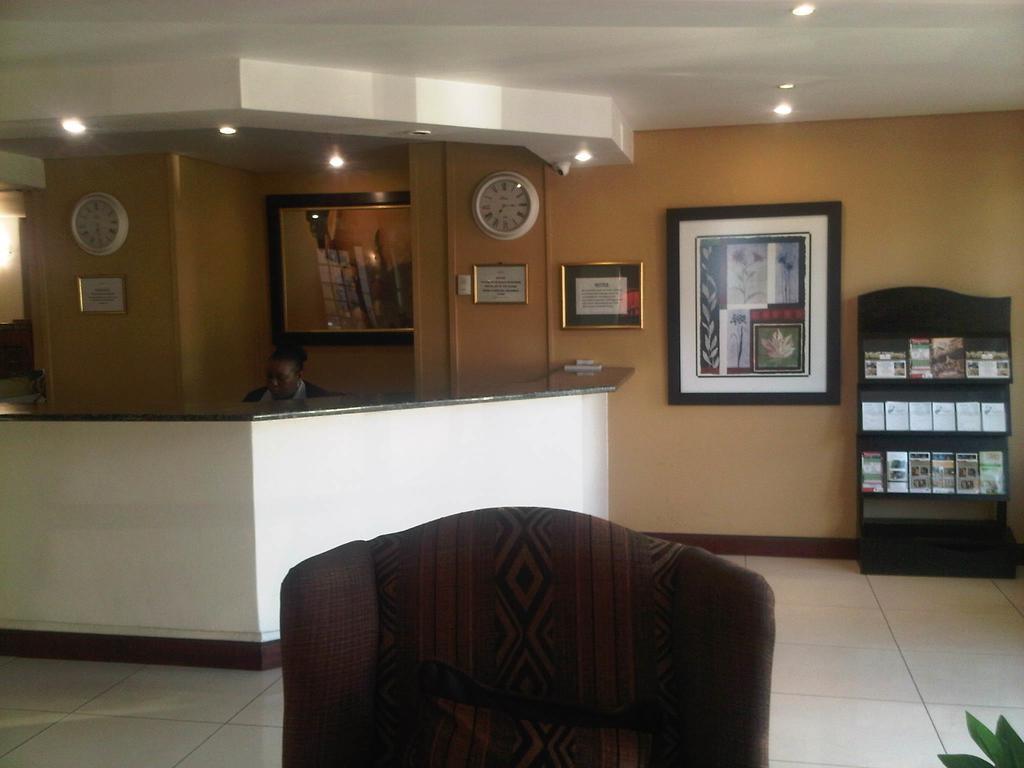 Airport Inn And Suites Edenvale Exterior photo